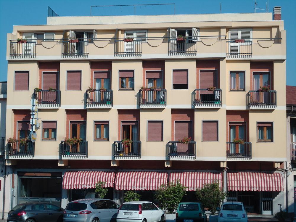 Hotel Ristorante Mommo Polistena Екстериор снимка